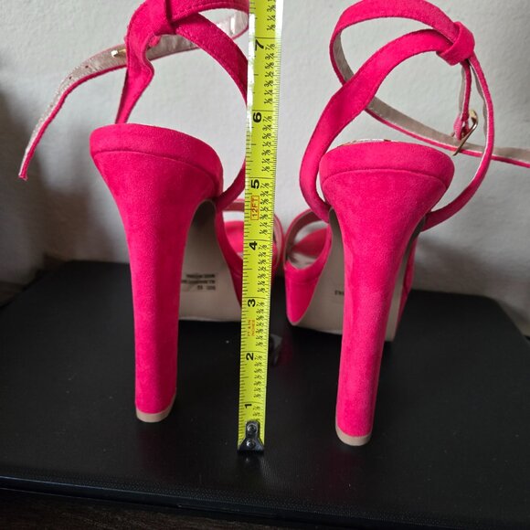 Hot pink heels - Picture 7 of 8